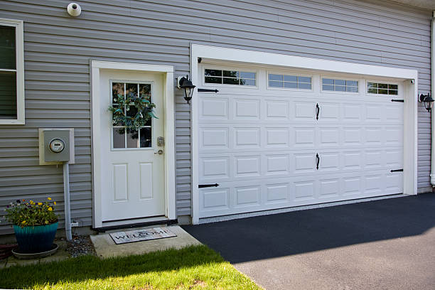 24/7 Emergency Garage Door Panel Replacement experts in Crest View Heights, NY